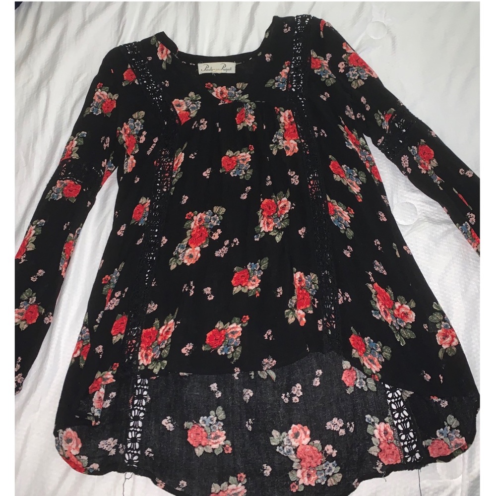 Super cute floral shirt